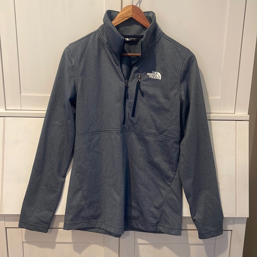 Women’s Medium Northface Pullover - image 1